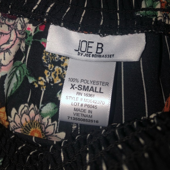 XS floral shorts NWT - Picture 4 of 4